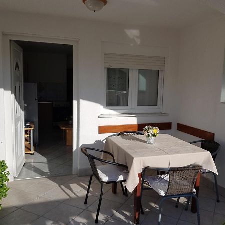 Astra Apartment Vir Bagian luar foto