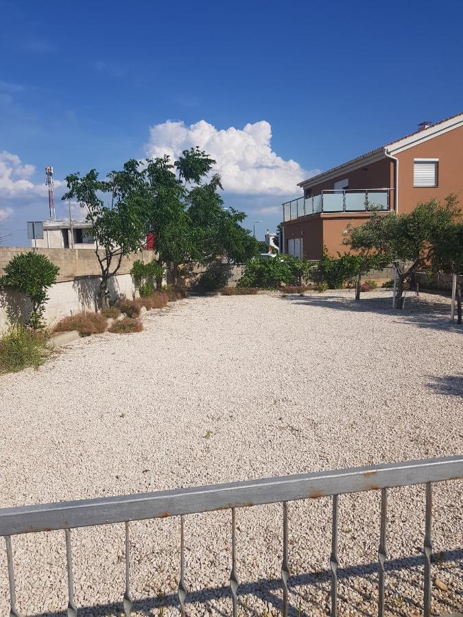 Astra Apartment Vir Bagian luar foto