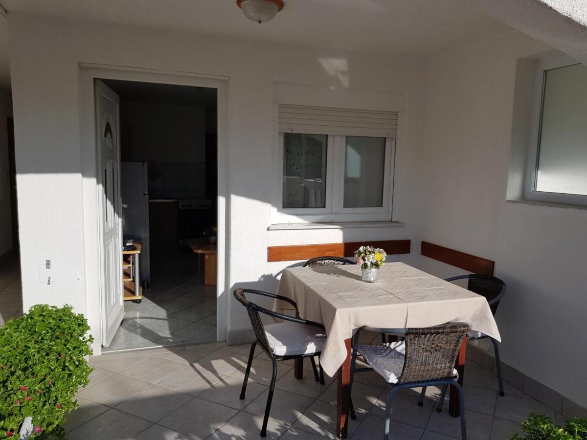 Astra Apartment Vir Bagian luar foto