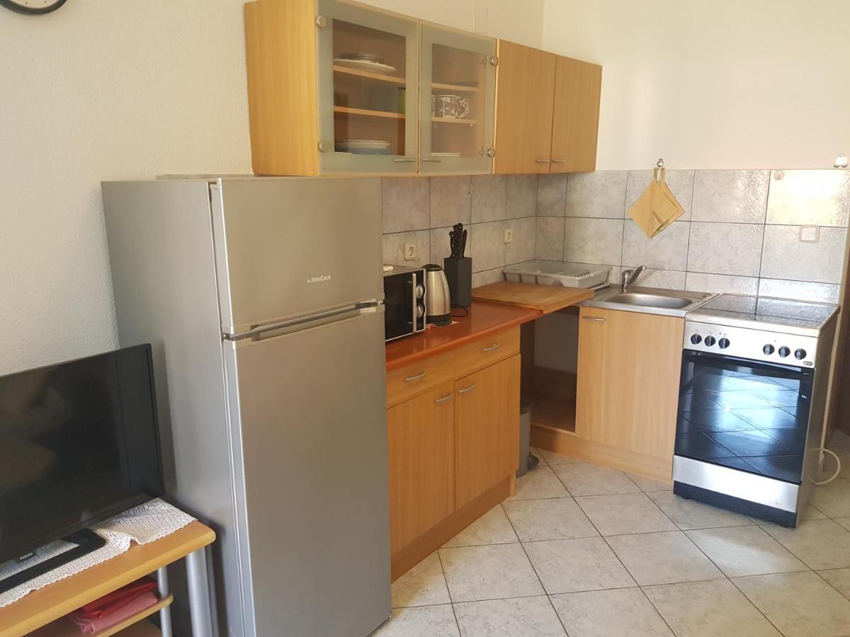 Astra Apartment Vir Bagian luar foto