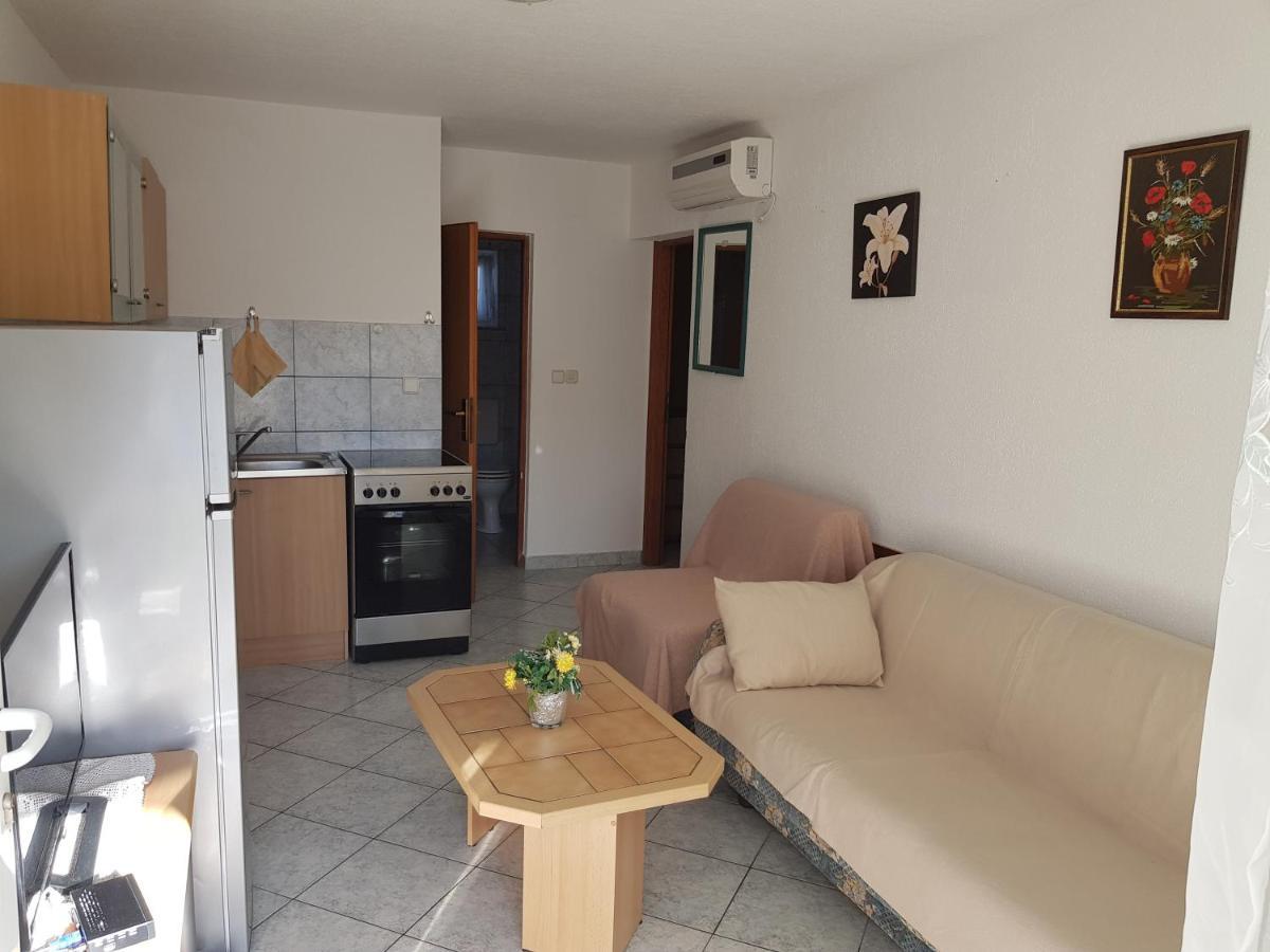 Astra Apartment Vir Bagian luar foto